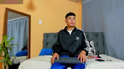 Snapshot of hot_twinks83 chatting on 6, 3, 2025 hot_twinks83 online show from 6, 3, 2025