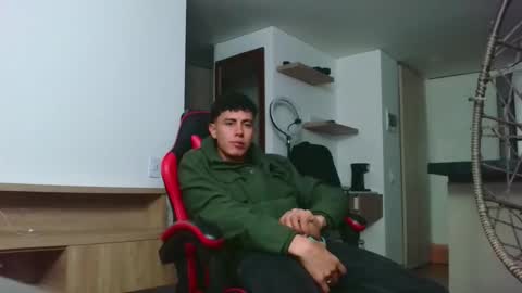 Snapshot of hot_twinks83 chatting on 22, 9, 2025 hot_twinks83 online show from 22, 9, 2025