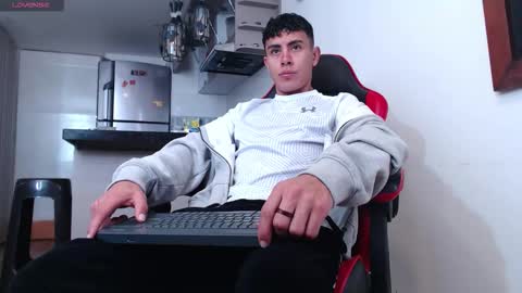 Snapshot of hot_twinks83 chatting on 11, 10, 2025 hot_twinks83 online show from 11, 10, 2025