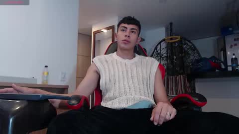 Snapshot of hot_twinks83 chatting on 16, 10, 2025 hot_twinks83 online show from 16, 10, 2025