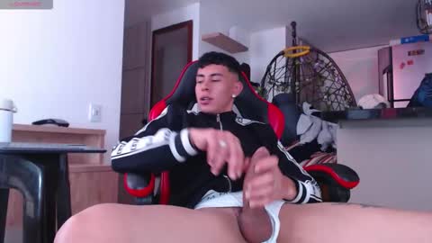 Snapshot of hot_twinks83 chatting on 18, 10, 2025 hot_twinks83 online show from 18, 10, 2025