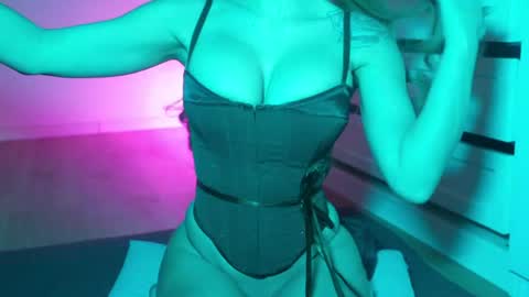 Bella online show from 4, 4, 2026