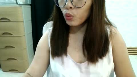 hotchick2099 online show from 27, 3, 2026