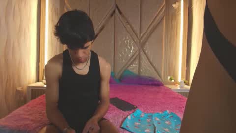 Snapshot of hotcouple_222 chatting on 5, 3, 2026 hotcouple_222 online show from 5, 3, 2026