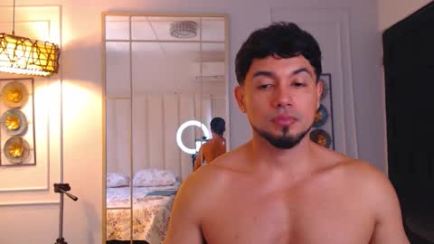 Snapshot of hotcrew_ chatting on 5, 3, 2026 Hussain aaron and Ekko online show from 5, 3, 2026