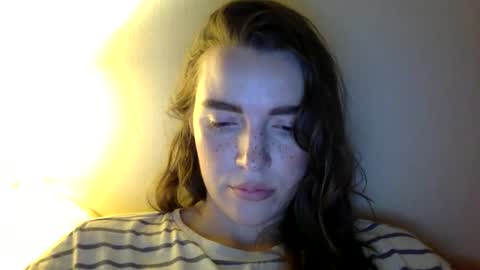 Snapshot of hoteffy chatting on 4, 10, 2025 effy online show from 4, 10, 2025