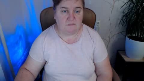 Snapshot of hotfiremommy chatting on 11, 1, 2025 LimonkaFire online show from 11, 1, 2025