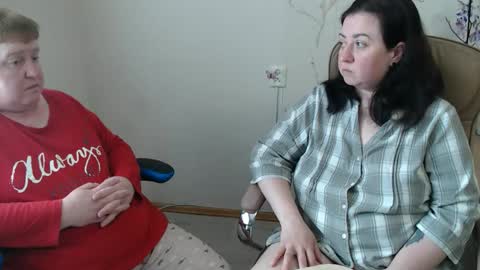 Snapshot of hotfiremommy chatting on 18, 4, 2026 LimonkaFire online show from 18, 4, 2026