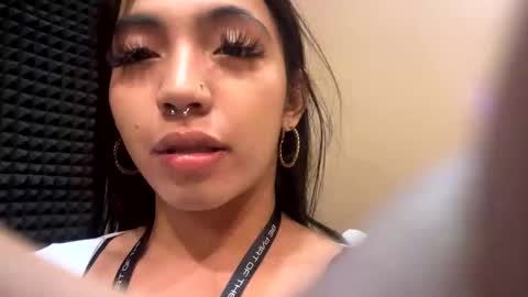 Snapshot of hotfucking_queen1111 chatting on 19, 4, 2026 hotfucking_queen1111 online show from 19, 4, 2026