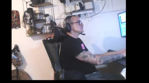 Snapshot of hotkinkytat chatting on 18, 4, 2026 hotkinkytat online show from 18, 4, 2026