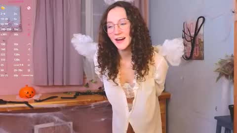 Snapshot of hotlaracroft chatting on 27, 10, 2025 Allison online show from 27, 10, 2025