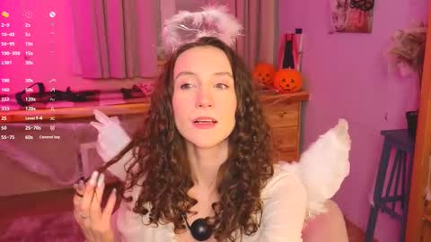 Snapshot of hotlaracroft chatting on 30, 10, 2025 Allison online show from 30, 10, 2025