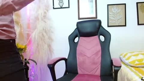 Snapshot of hotmathewv chatting on 4, 2, 2025 mathew online show from 4, 2, 2025