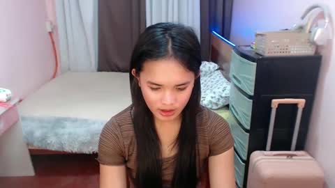 hotpinay_rhowe online show from 31, 1, 2025