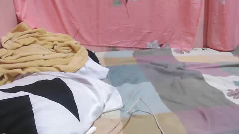 hotpink4u04 online show from 4, 12, 2024