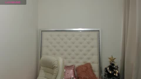 Snapshot of hott_eryka chatting on 13, 12, 2024 Eryka online show from 13, 12, 2024