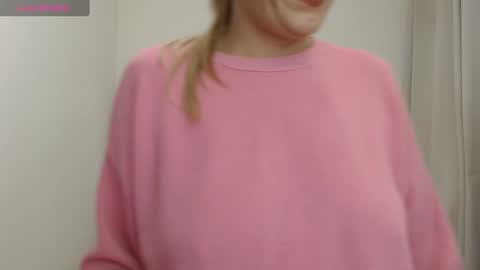 Snapshot of hott_eryka chatting on 8, 2, 2025 Eryka online show from 8, 2, 2025