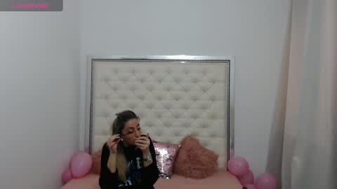 Snapshot of hott_eryka chatting on 8, 3, 2025 Eryka online show from 8, 3, 2025