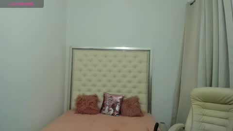 Snapshot of hott_eryka chatting on 27, 10, 2025 Eryka online show from 27, 10, 2025