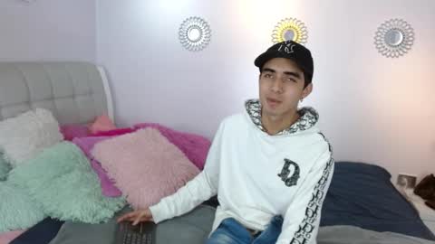 hottiie_guy online show from 28, 11, 2025