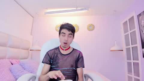 hottiie_guy online show from 5, 12, 2025