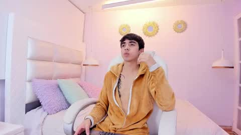 hottiie_guy online show from 15, 12, 2025