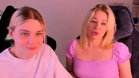 Snapshot of hottyblonds chatting on 20, 12, 2024 Nessie and Jessie online show from 20, 12, 2024