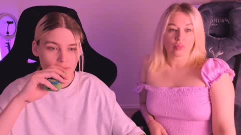 Snapshot of hottyblonds chatting on 2, 1, 2025 Nessie and Jessie online show from 2, 1, 2025