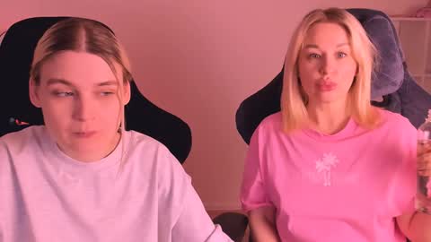 Snapshot of hottyblonds chatting on 3, 1, 2025 Nessie and Jessie online show from 3, 1, 2025
