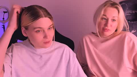 Snapshot of hottyblonds chatting on 6, 1, 2025 Nessie and Jessie online show from 6, 1, 2025