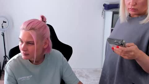 Snapshot of hottyblonds chatting on 27, 9, 2025 Nessie and Jessie online show from 27, 9, 2025