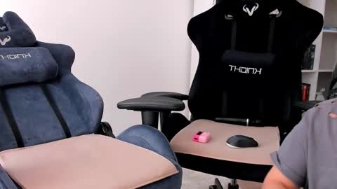 Snapshot of hottyblonds chatting on 9, 10, 2025 Nessie and Jessie online show from 9, 10, 2025