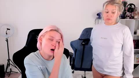 Snapshot of hottyblonds chatting on 12, 10, 2025 Nessie and Jessie online show from 12, 10, 2025