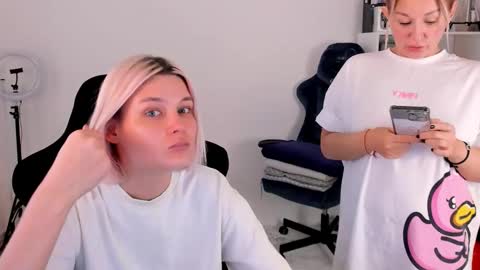 Snapshot of hottyblonds chatting on 1, 11, 2025 Nessie and Jessie online show from 1, 11, 2025