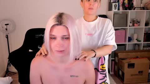 Snapshot of hottyblonds chatting on 2, 11, 2025 Nessie and Jessie online show from 2, 11, 2025