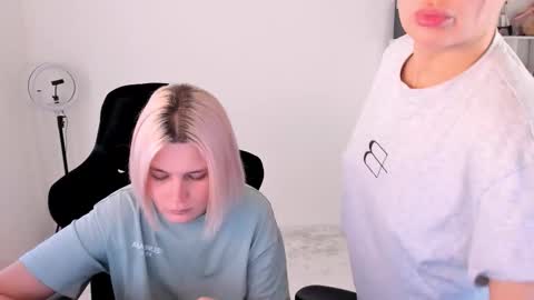 Snapshot of hottyblonds chatting on 8, 11, 2025 Nessie and Jessie online show from 8, 11, 2025