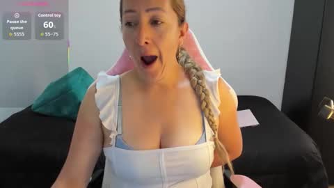 Snapshot of hottychrystal chatting on 17, 3, 2026 hottychrystal online show from 17, 3, 2026