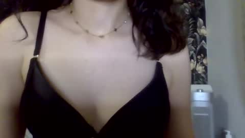 Hotwixx online show from 5, 3, 2025
