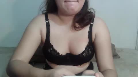 Snapshot of hotzarieyahxx chatting on 17, 5, 2026 Zarie online show from 17, 5, 2026