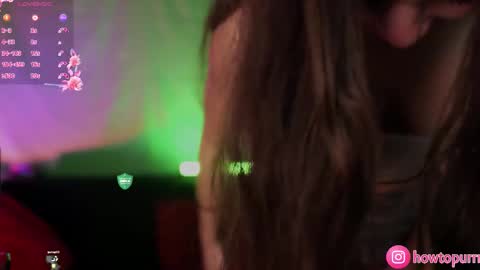 Snapshot of howtomeow chatting on 15, 9, 2025 Mia online show from 15, 9, 2025