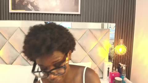 Snapshot of huddah_cam chatting on 15, 9, 2025 huddah online show from 15, 9, 2025