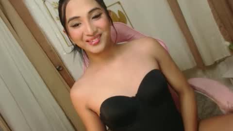 Snapshot of hugeasiancockandrea chatting on 2, 10, 2025 drea  online show from 2, 10, 2025