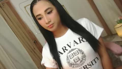 Snapshot of hugeasiancockandrea chatting on 5, 10, 2025 drea  online show from 5, 10, 2025