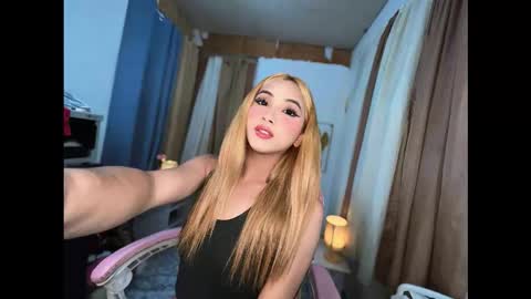 Snapshot of hugeasiancockandrea chatting on 8, 10, 2025 drea  online show from 8, 10, 2025