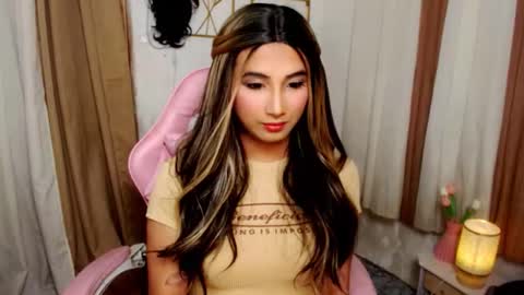 Snapshot of hugeasiancockandrea chatting on 18, 10, 2025 drea  online show from 18, 10, 2025