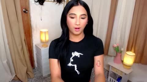 Snapshot of hugeasiancockandrea chatting on 23, 10, 2025 drea  online show from 23, 10, 2025