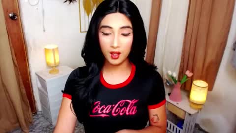 Snapshot of hugeasiancockandrea chatting on 24, 10, 2025 drea  online show from 24, 10, 2025