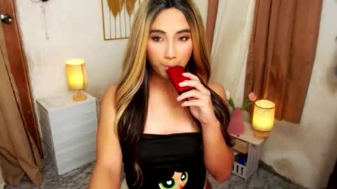 Snapshot of hugeasiancockandrea chatting on 26, 10, 2025 drea  online show from 26, 10, 2025