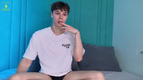 Snapshot of hugebangins_ chatting on 27, 9, 2025 ANTHONY online show from 27, 9, 2025