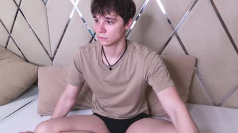 Snapshot of hugebangins_ chatting on 26, 10, 2025 ANTHONY online show from 26, 10, 2025